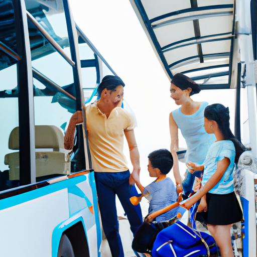 Một gia đình hạnh phúc lên xe buýt Nhà xe Hoàng Anh Ninh Thuận cho chuyến du lịch của họ