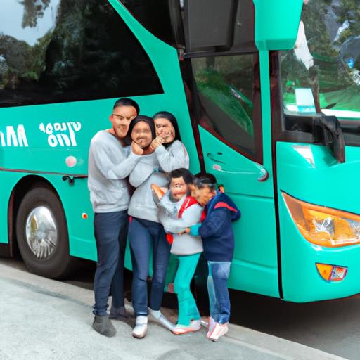 Một gia đình hạnh phúc lên xe buýt Nhà xe Vạn Thành để đi nghỉ.