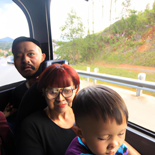 Một gia đình hạnh phúc tận hưởng chuyến đi từ Sài Gòn đến Đà Lạt