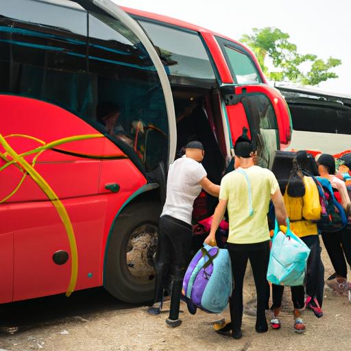 Hành khách lên xe Nhà Xe Lộc Thủy Nghệ An để đi chuyến dài.