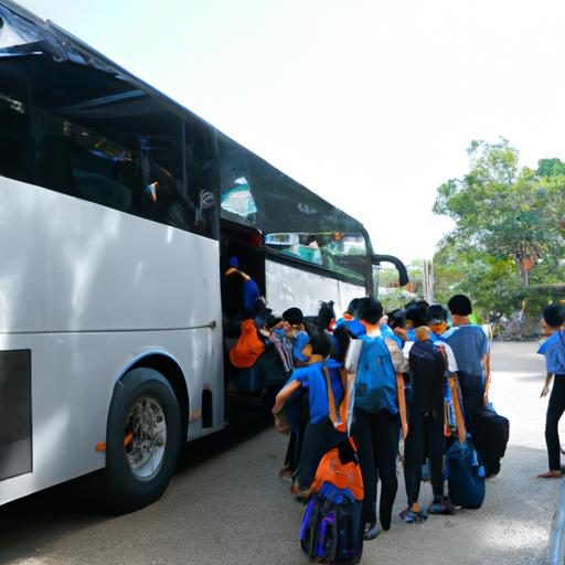 Hành khách lên xe nhà xe Mạnh Hùng Quy Nhơn để đi chuyến dài