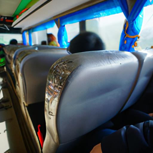 Hành khách thưởng thức sự thoải mái từ ghế ngồi và tiện nghi trên xe buýt của Nhà xe Quý Hoa