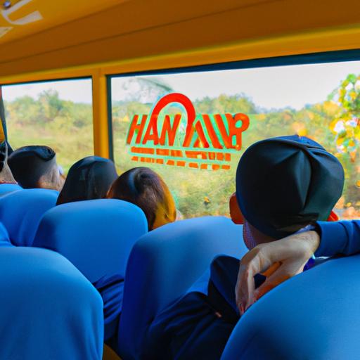 Những hành khách vui vẻ và thoải mái ngồi trên xe buýt của Nhà xe Huy Hùng, chiêm ngưỡng phong cảnh đẹp qua cửa sổ.