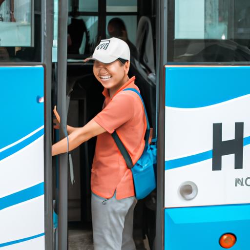 Khách hàng lên xe khách Tân Hoa Châu với nụ cười trên môi
