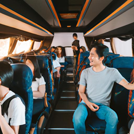 Một nhóm du khách vui vẻ tận hưởng chuyến đi thoải mái trên một chiếc xe bus rộng rãi với các tiện nghi hiện đại.