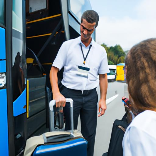 Tài xế xe buýt thân thiện và chuyên nghiệp giúp đỡ hành khách với hành lý của họ