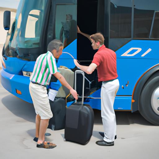 Tài xế xe bus giúp đỡ hành khách với hành lý trước khi khởi hành.