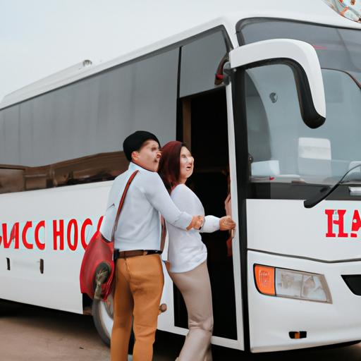 Cặp đôi hạnh phúc lên xe buýt của Công ty TNHH Nhà xe Ngọc Ánh
