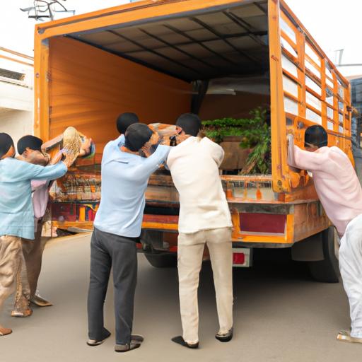 Đội ngũ nhân viên của công ty vận tải Hoàng Minh đang tải hàng lên xe tải