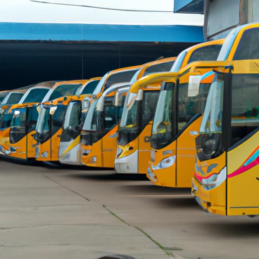 Đội xe bus Thịnh Phát Sài Gòn đậu sẵn tại bến xe sẵn sàng khởi hành đúng giờ.