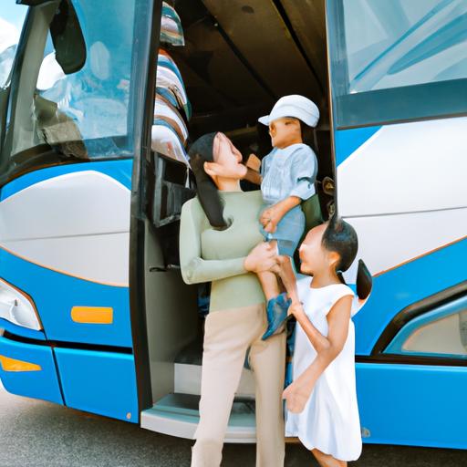 Gia đình hạnh phúc lên xe buýt Bê Hà đi du lịch
