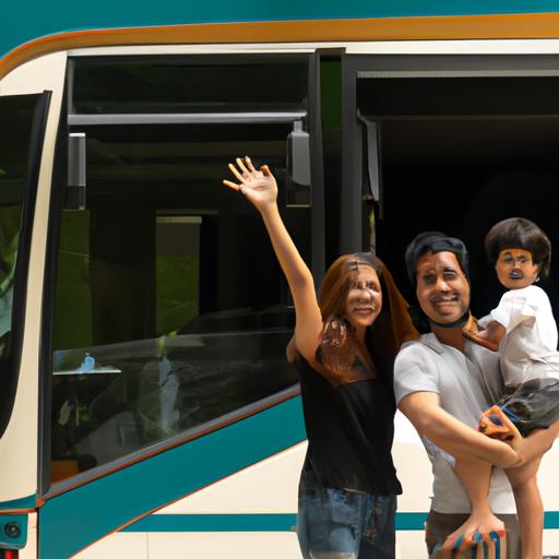 Một gia đình hạnh phúc lên xe buýt Phan Long đi du lịch.