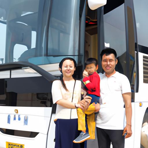 Gia đình hạnh phúc lên xe khách Nhà xe Tuấn Anh Thanh Hóa Bắc Ninh.