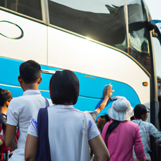 Hành khách lên xe buýt Đắk Lắk Sài Gòn