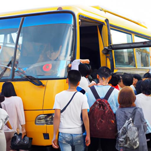 Đoàn hành khách lên xe buýt của nhà xe Quốc Khánh