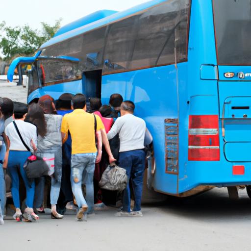 Hành khách lên xe buýt của Bảo Nhung Tuyên Quang Bắc Ninh.