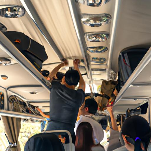 Một nhóm hành khách lên xe buýt Hanh Cafe và sắp xếp hành lý của mình vào ngăn trên đầu.