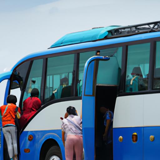 Hành khách lên xe buýt Nhà xe Liên Hưng Bến xe Miền Đông để đi chuyến về các tỉnh phía Đông.