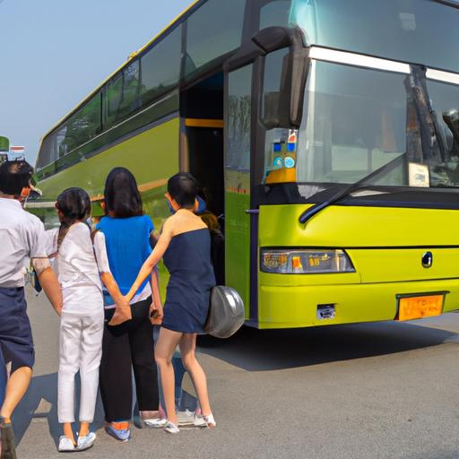 Hành khách lên xe khách Nhà Xe Lê Khánh với đội ngũ tài xế thân thiện