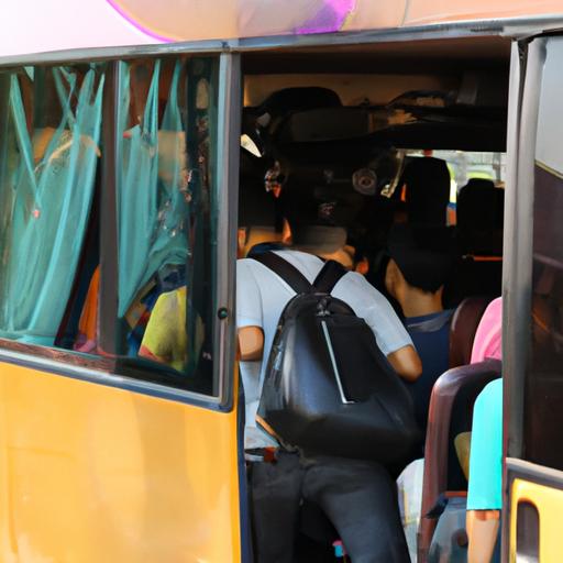 Hành khách lên xe khách Nhà Xe Nghệ An Sài Gòn để có chuyến đi an toàn và thoải mái.