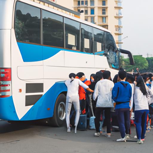 Hành khách lên xe tại bến xe Hà Nội của Nhà xe Vân Anh