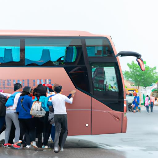 Hành khách lên xe tại Nhà xe Bắc Giang