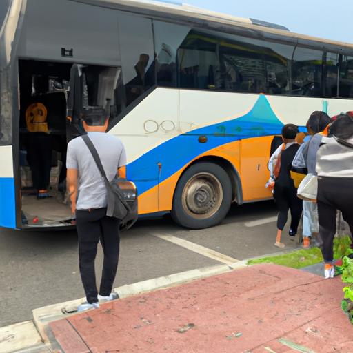 Hành khách lên xe khách của nhà xe Tân Niên Vũng Tàu