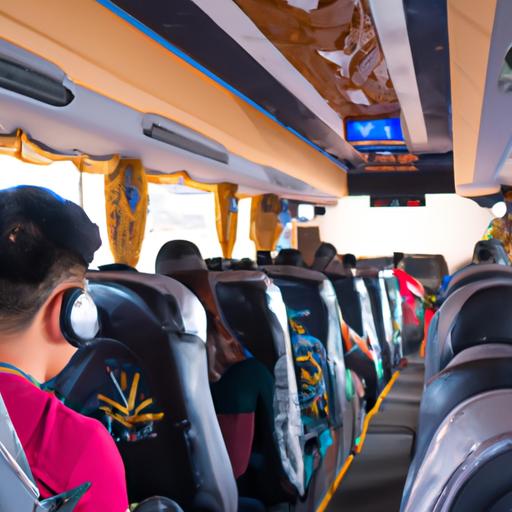 Hành khách tận hưởng dịch vụ chất lượng cao trên xe bus Hải Yến
