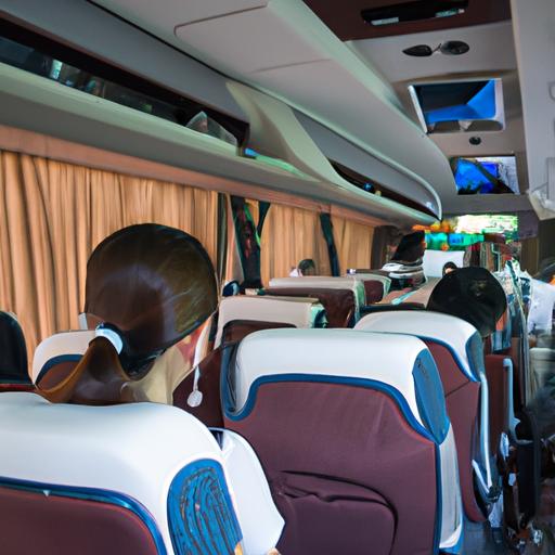 Hành khách thưởng thức tiện nghi hiện đại và thoải mái trên xe Tú Hoa.
