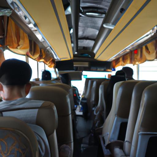 Hành khách ngồi thoải mái bên trong xe của nhà xe Lê Hải trong chuyến đi tới Vũng Tàu Tây Ninh.