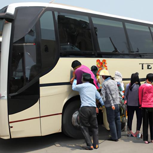 Hành khách trên đường trải nghiệm dịch vụ xe buýt tiện lợi và an toàn
