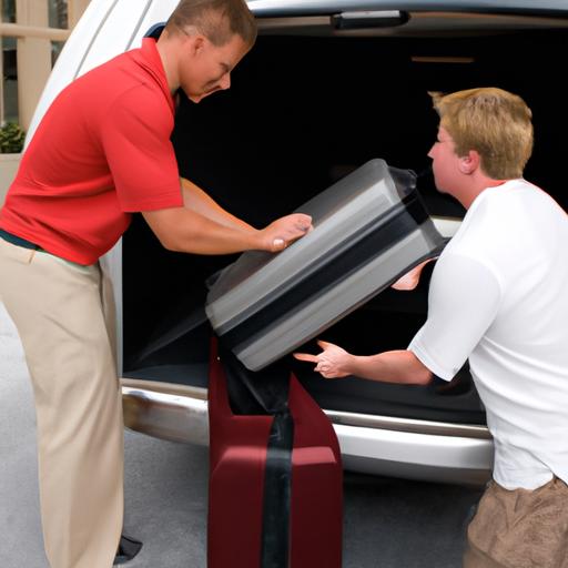 Lái xe thân thiện giúp đỡ hành khách với hành lý của họ.