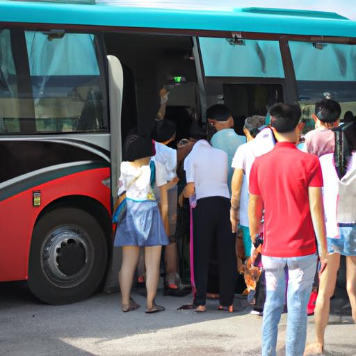 Lên xe buýt từ Đà Nẵng đi Huế