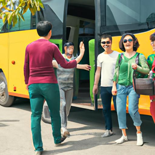 Một nhóm hành khách vui vẻ lên xe buýt của Cường Long cho một chuyến đi nội địa