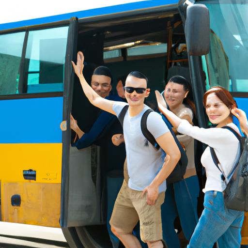 Một nhóm khách du lịch hạnh phúc lên xe buýt Phượng Hưng cho chuyến phiêu lưu tiếp theo