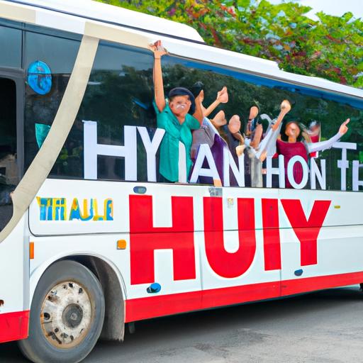 Một nhóm khách du lịch hạnh phúc cười tươi và vẫy tay trong khi lên xe bus mang tên Nhà Xe Việt Anh Thanh Hóa Hưng Yên ở phía trước.