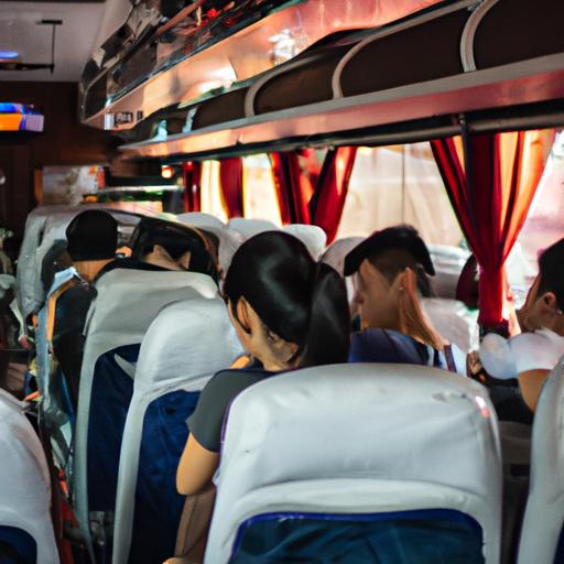 Nhóm người thưởng thức tiện nghi trên xe buýt Minh Tâm TPHCM