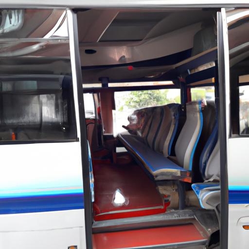 Một chiếc xe buýt hiện đại và được bảo trì tốt từ Nhà Xe Minh Tâm Bến Tre.