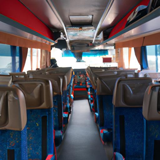 Phòng nghỉ thoải mái và rộng rãi bên trong xe bus của Sao Việt Trần Nhật Duật