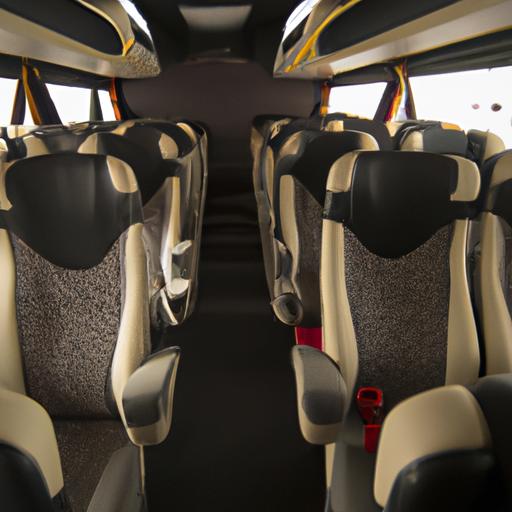 Nội thất xe bus thoải mái và rộng rãi với ghế ngả được