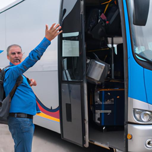Tài xế xe bus thân thiện chào đón hành khách và hỗ trợ mang hành lý.