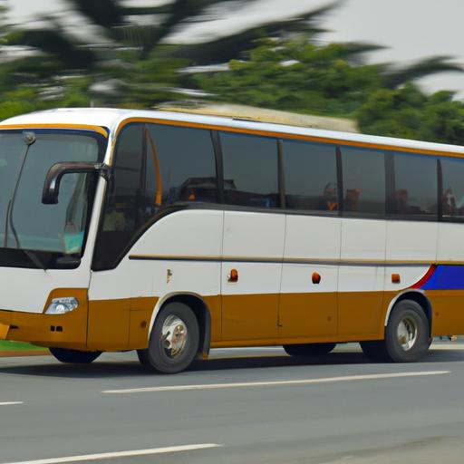 Xe buýt của nhà xe Tài Anh đang lưu thông trên cao tốc tại Việt Nam.
