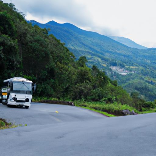 Xe khách Nhà xe Bảo Lộc chạy qua những con đường núi đẹp như tranh với khung cảnh tuyệt đẹp.